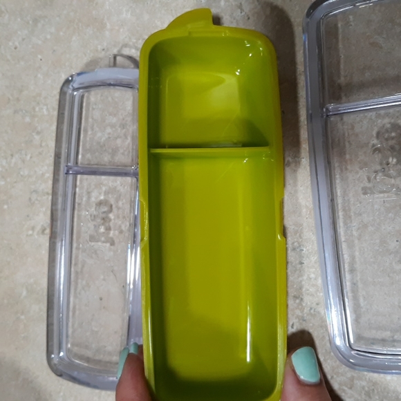 #216. Lot of 2 Joie snack boxes. Green and Blue - Picture 3 of 6